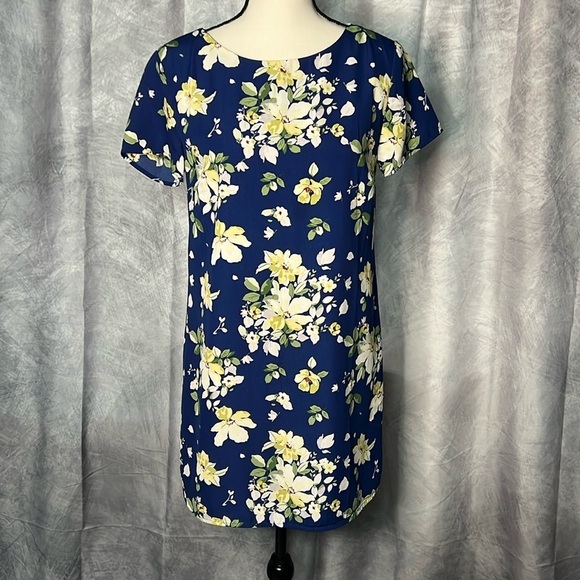 Lulus Dresses & Skirts - Lulu’s Floriana Navy Blue Floral Shift Dress - size Small
